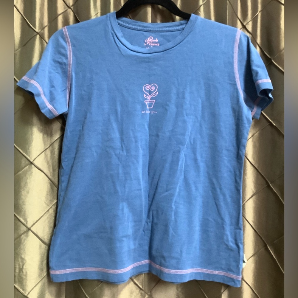 VGUC- Life is Good ‘Good Karma’ T w/Flat Pink Seams